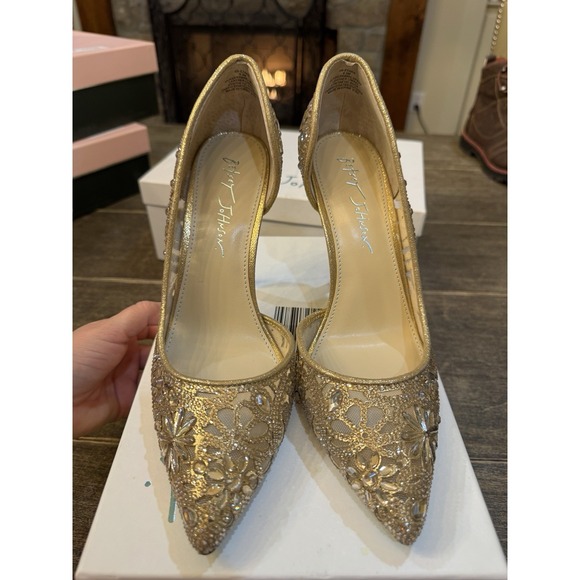 Betsey Johnson Chic Gold Floral Women's Pump Size 8.5 - Picture 4 of 12
